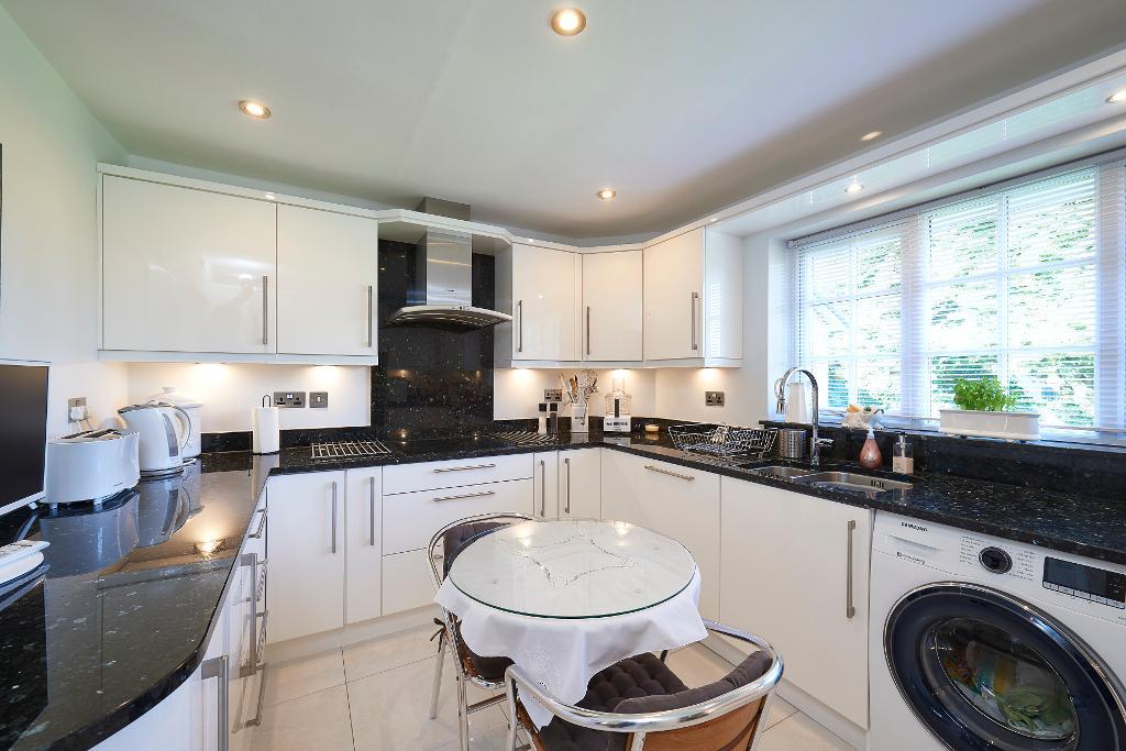 3 Bedroom Flat For Sale in Grey Road, Altrincham, WA14 4AT Jackson Maunders Estate Agents in