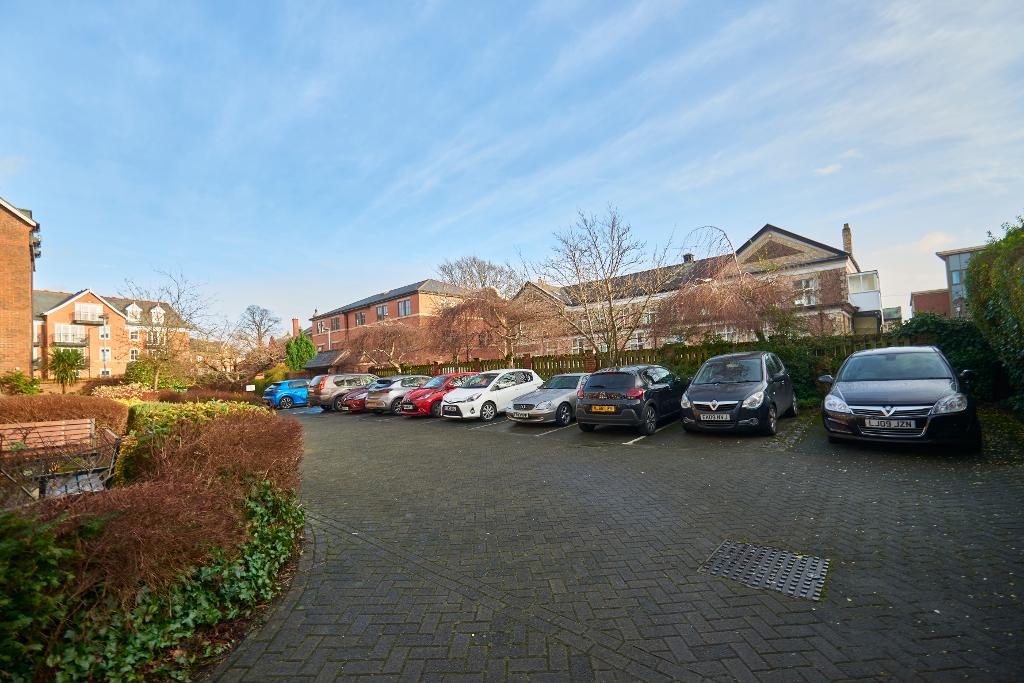 1 Bedroom Apartment For Sale in Groby Road, Altrincham, WA14 1PQ