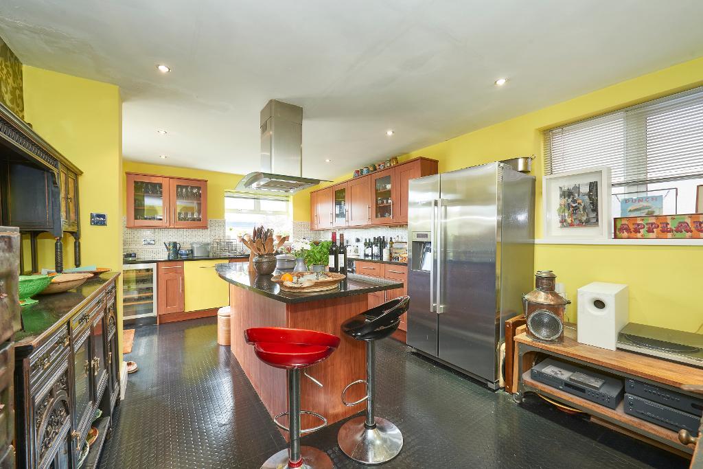 3 Bedroom Detached For Sale in Egerton Road, Hale, Altrincham, WA15 8EE Jackson Maunders