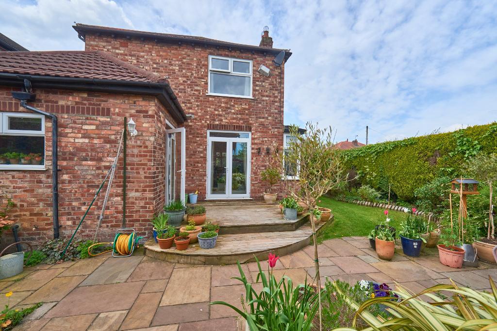 3 Bedroom Detached For Sale in Egerton Road, Hale, Altrincham, WA15 8EE Jackson Maunders