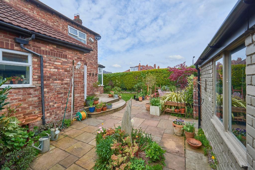 3 Bedroom Detached For Sale in Egerton Road, Hale, Altrincham, WA15 8EE Jackson Maunders