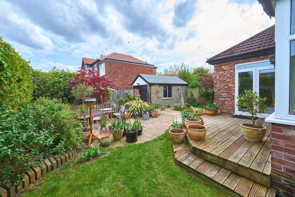 3 Bedroom Detached For Sale in Egerton Road, Hale, Altrincham, WA15 8EE Jackson Maunders