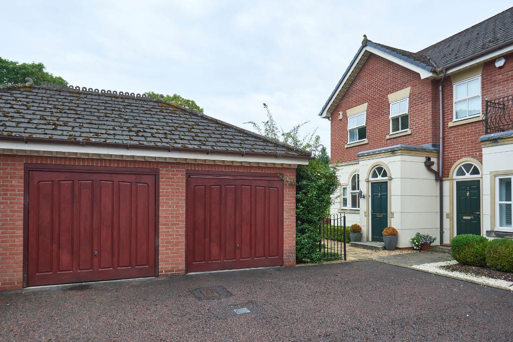 3 Bedroom End Terraced For Sale in Edenhurst Drive, Timperley, WA15 7AH