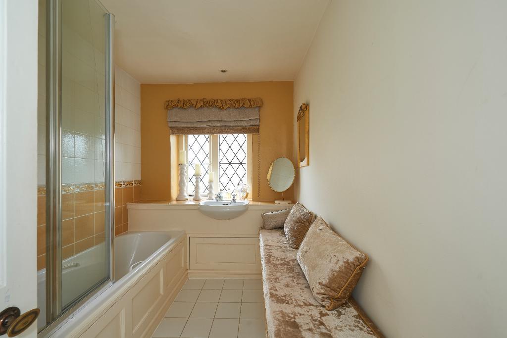 4 Bedroom Detached For Sale in Seddon Road, Hale, WA14 2UH Jackson