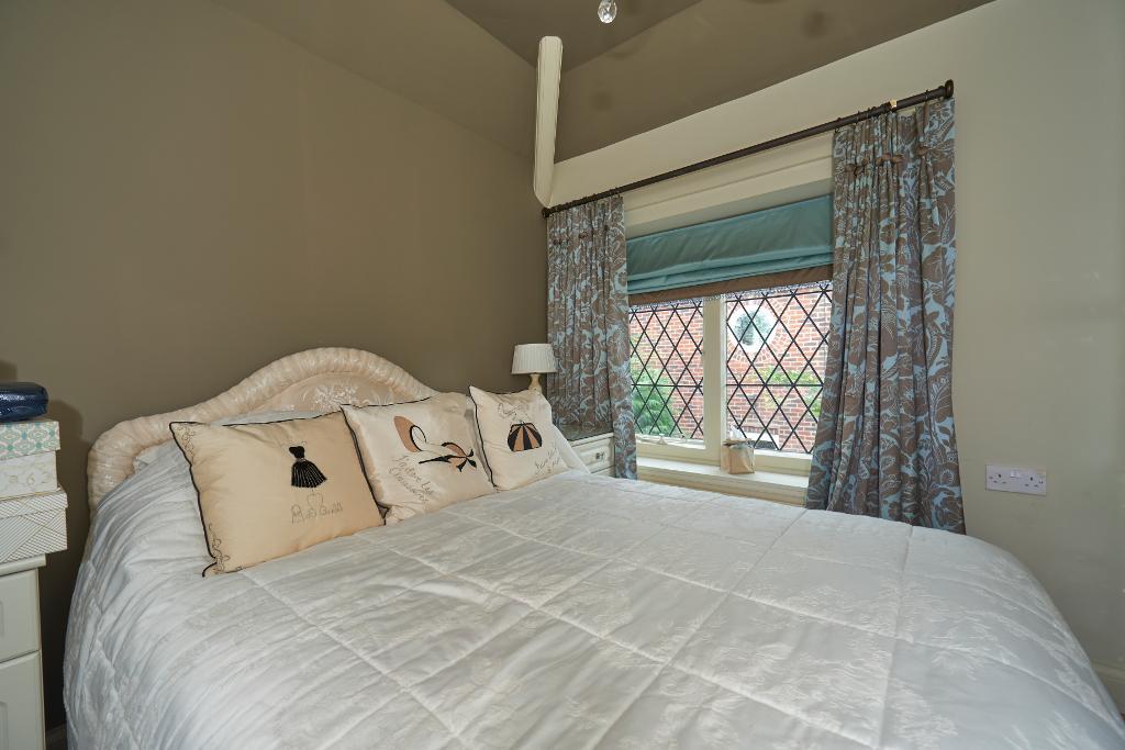 4 Bedroom Detached For Sale in Seddon Road, Hale, WA14 2UH Jackson