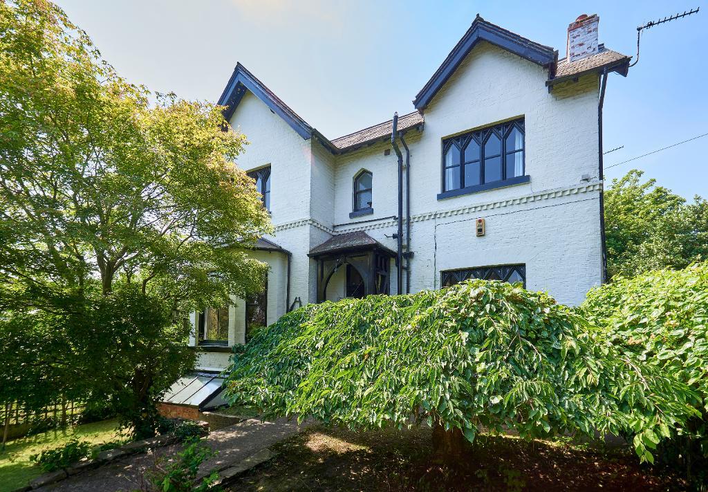 4 Bedroom Detached For Sale in Woodlands Parkway, Timperley, WA15 6ST