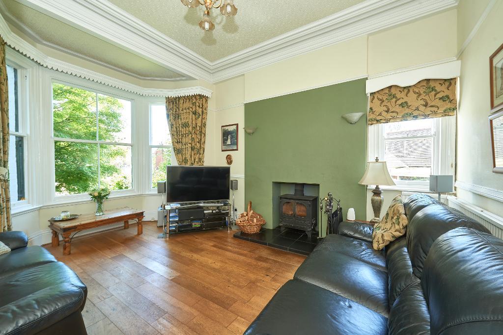 4 Bedroom Detached For Sale in Woodlands Parkway, Timperley, WA15 6ST