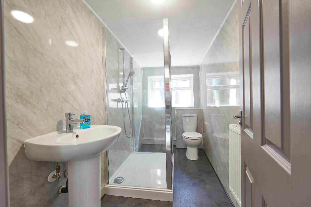 4 Bedroom Detached For Sale in Woodlands Parkway, Timperley, WA15 6ST