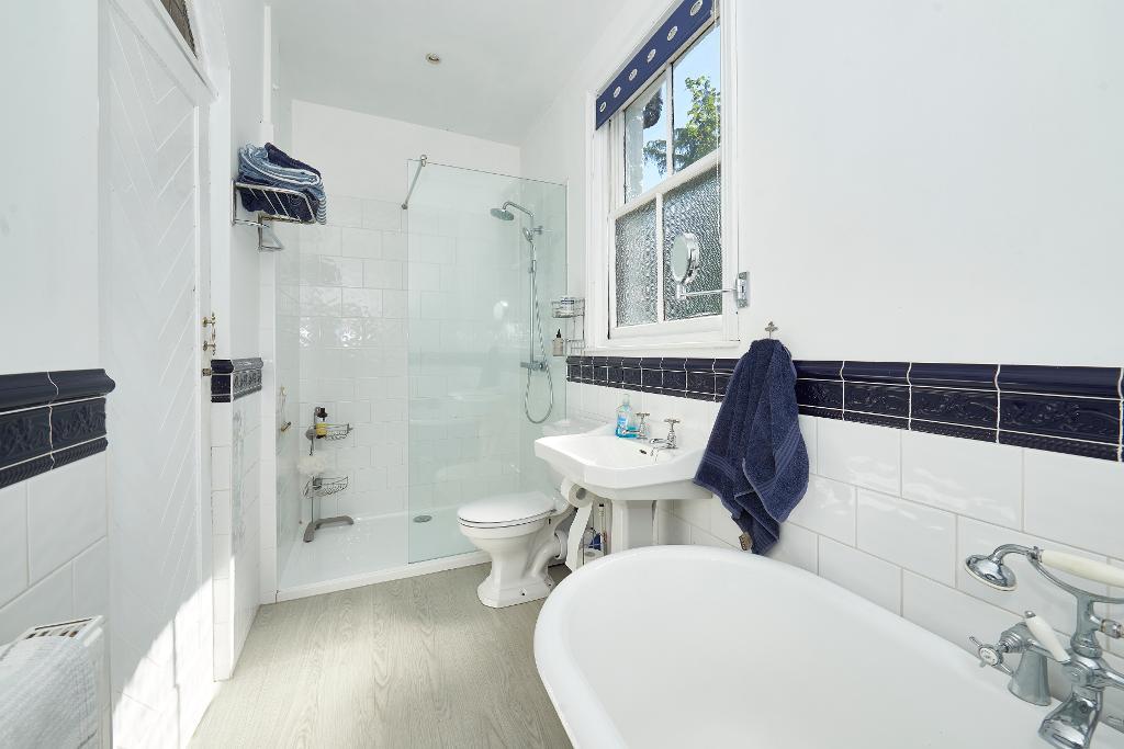 4 Bedroom Detached For Sale in Woodlands Parkway, Timperley, WA15 6ST