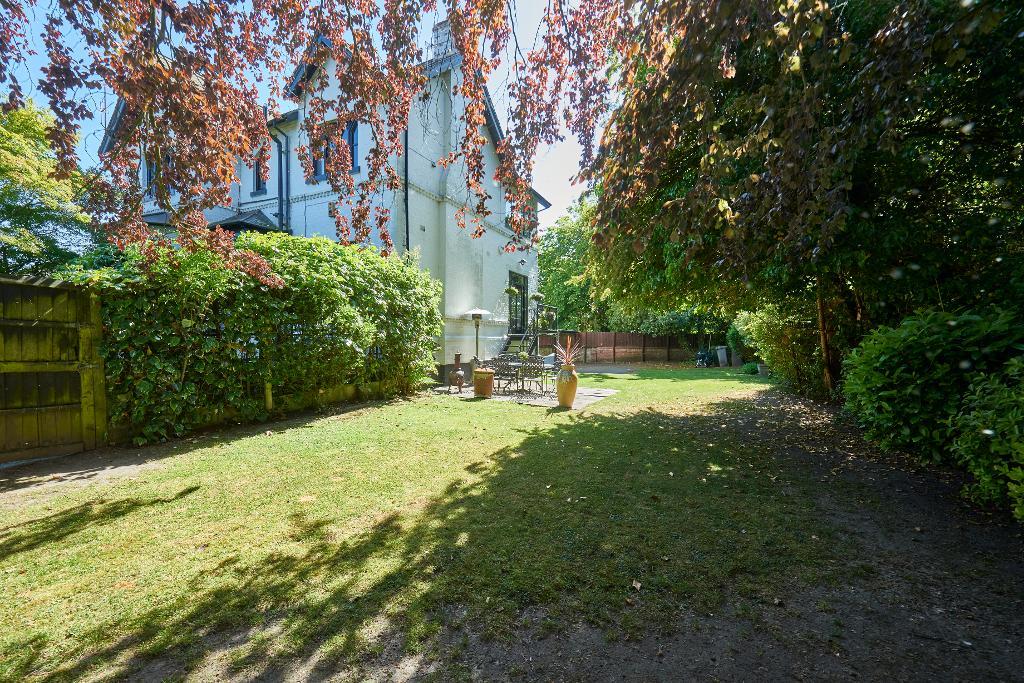 4 Bedroom Detached For Sale in Woodlands Parkway, Timperley, WA15 6ST