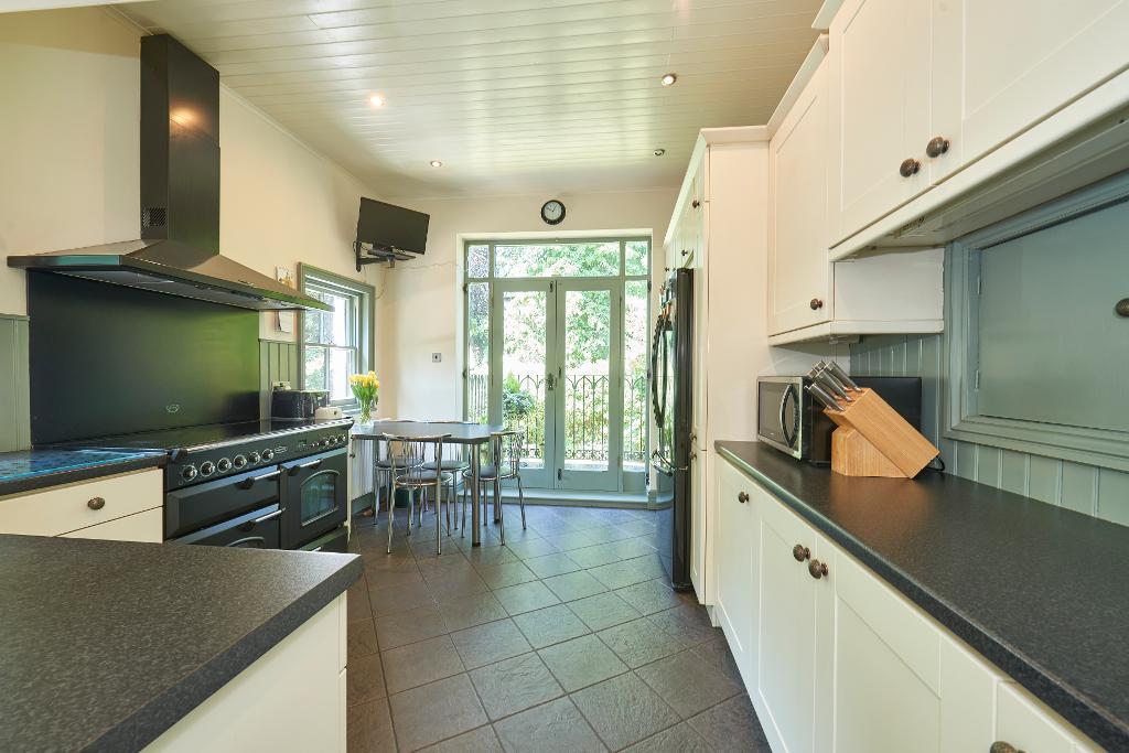 4 Bedroom Detached For Sale in Woodlands Parkway, Timperley, WA15 6ST