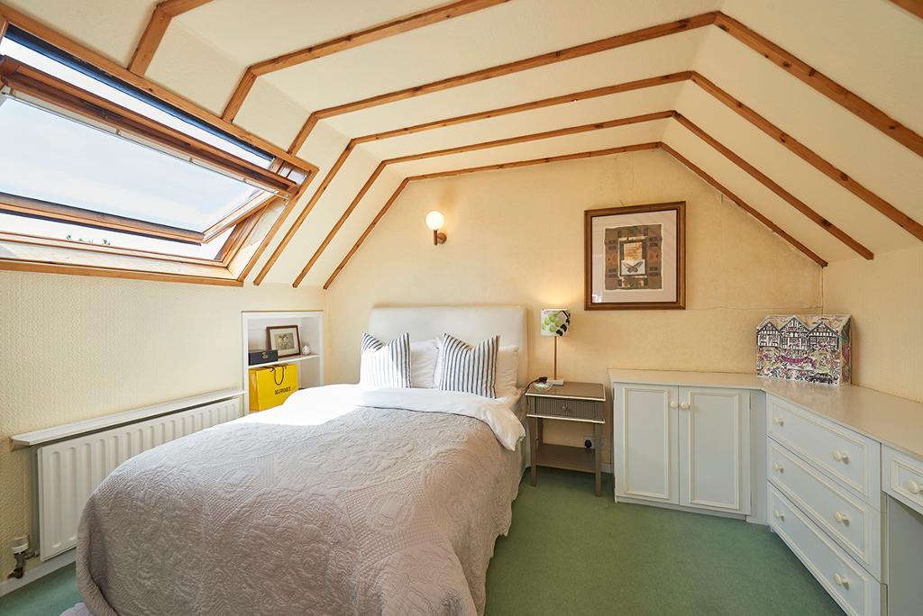 3 Bedroom Detached For Sale in Winchester Road, Urmston, Manchester